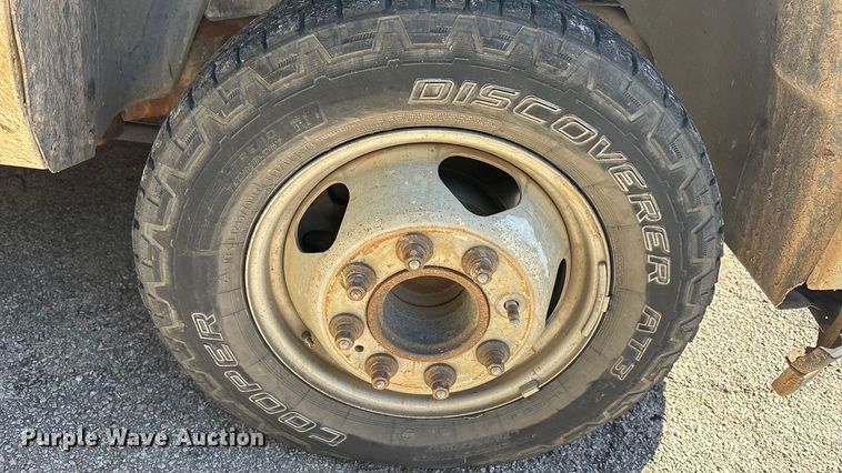 image for item EA7617 2012 Chevrolet Silverado 3500 bucket truck