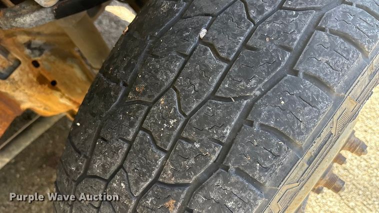 image for item EA7617 2012 Chevrolet Silverado 3500 bucket truck