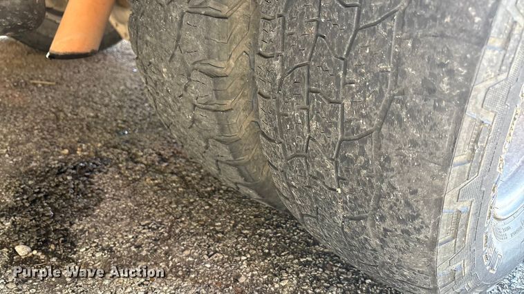 image for item EA7617 2012 Chevrolet Silverado 3500 bucket truck