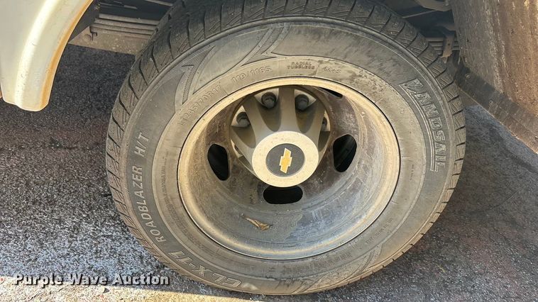 image for item EA7617 2012 Chevrolet Silverado 3500 bucket truck