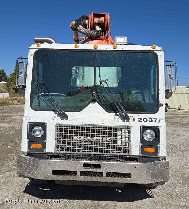 image for item EB1055 2007 Mack MR concrete pump truck