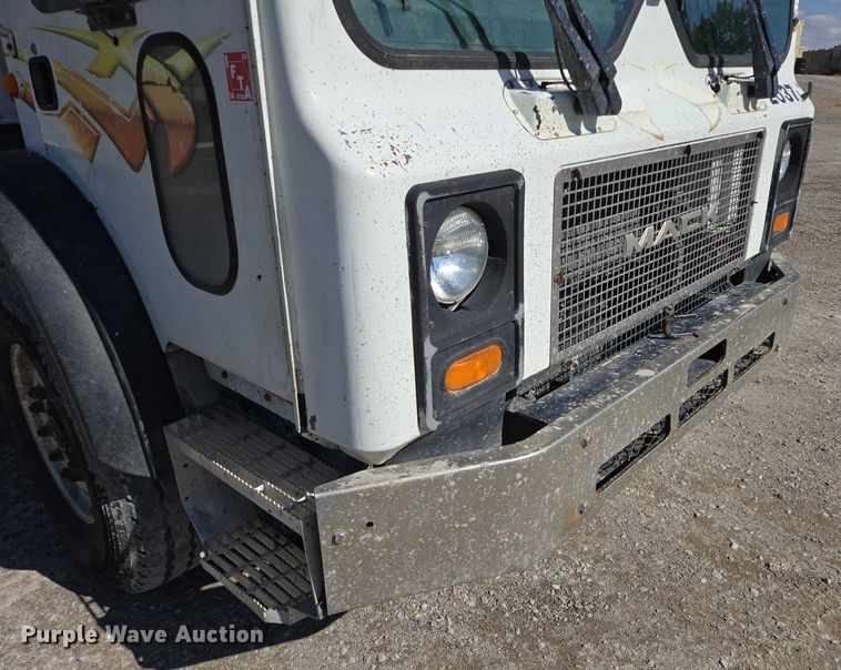 image for item EB1055 2007 Mack MR concrete pump truck