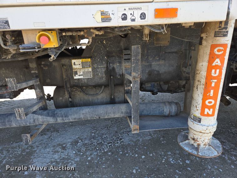 image for item EB1055 2007 Mack MR concrete pump truck