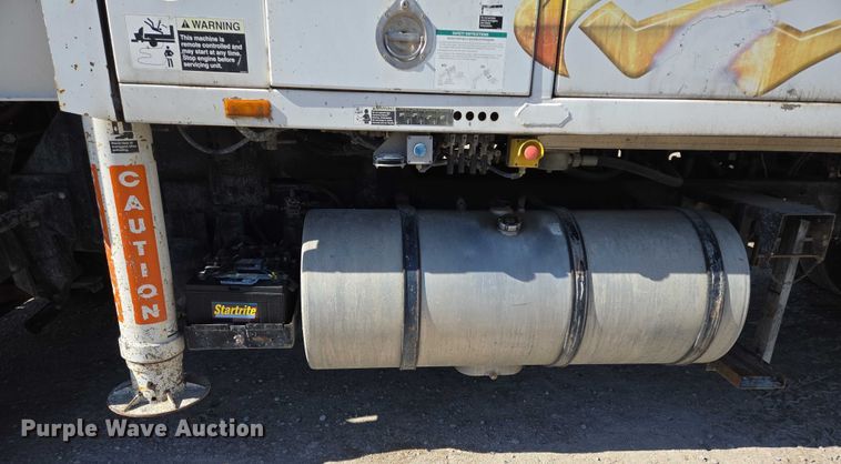 image for item EB1055 2007 Mack MR concrete pump truck