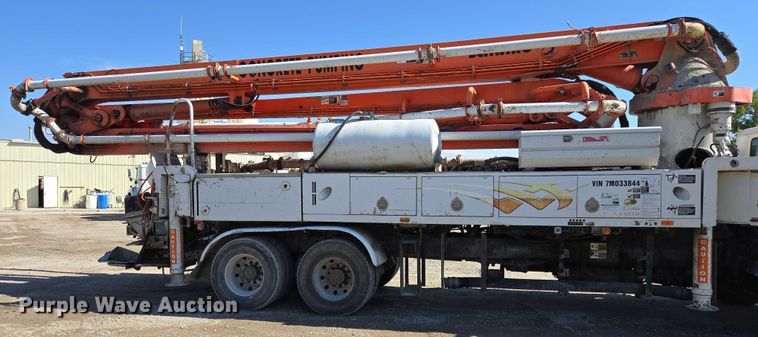 image for item EB1055 2007 Mack MR concrete pump truck