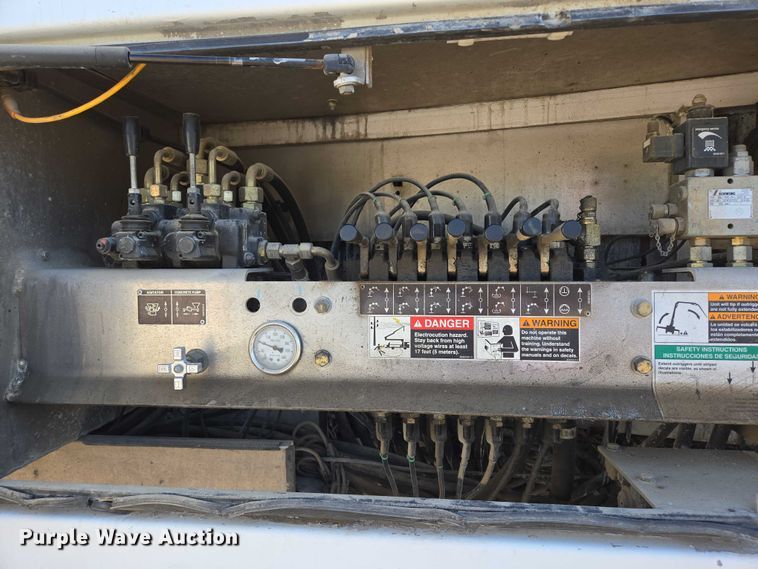 image for item EB1055 2007 Mack MR concrete pump truck