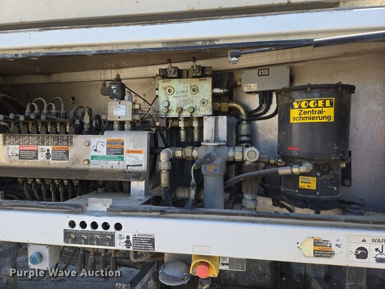 image for item EB1055 2007 Mack MR concrete pump truck