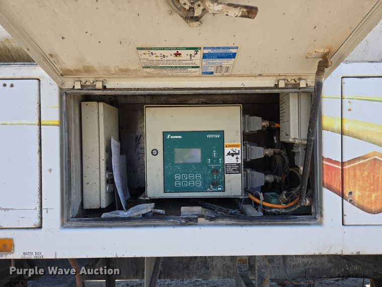 image for item EB1055 2007 Mack MR concrete pump truck