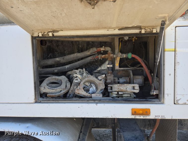 image for item EB1055 2007 Mack MR concrete pump truck