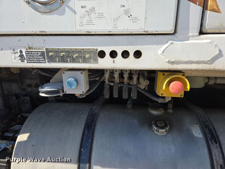 image for item EB1055 2007 Mack MR concrete pump truck