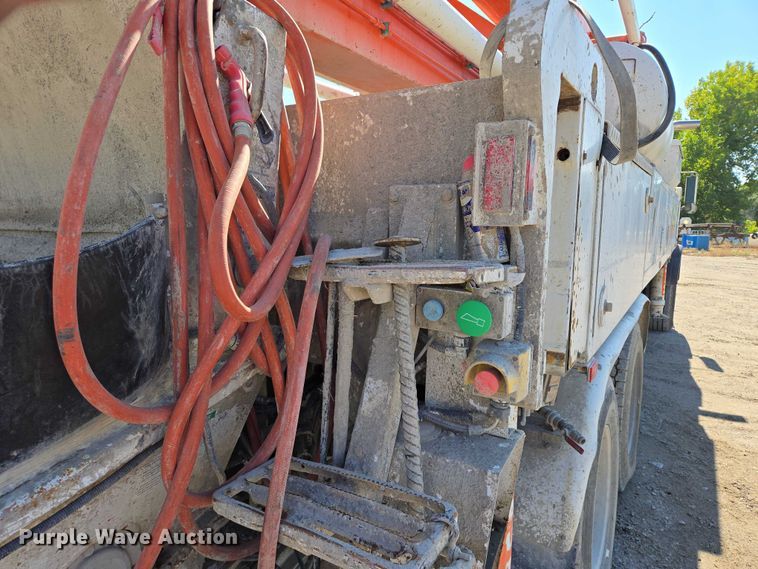 image for item EB1055 2007 Mack MR concrete pump truck