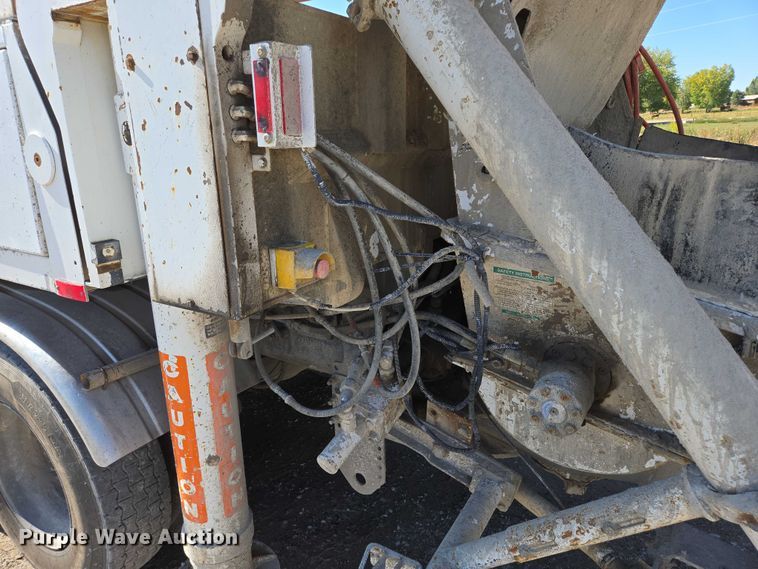 image for item EB1055 2007 Mack MR concrete pump truck