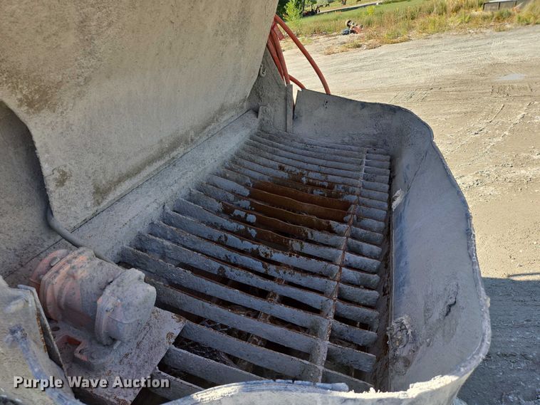 image for item EB1055 2007 Mack MR concrete pump truck