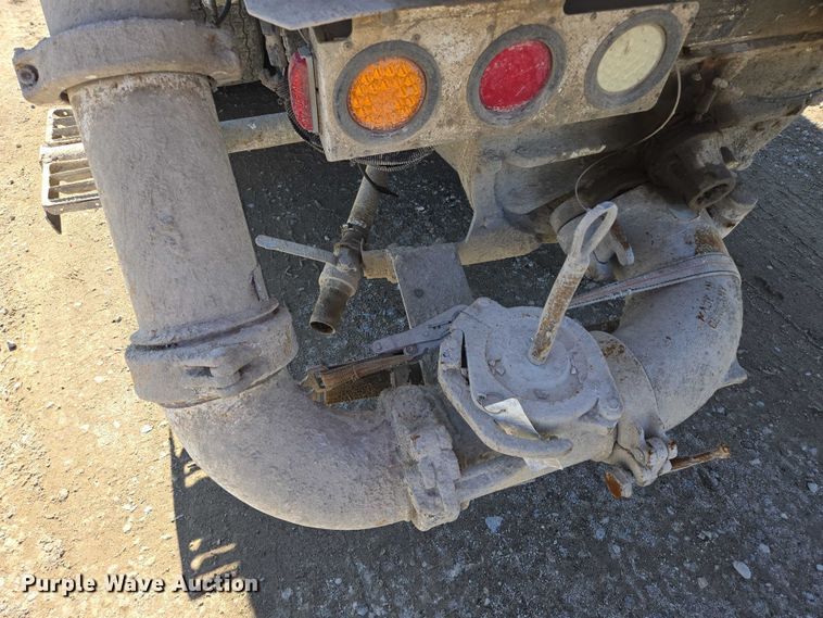 image for item EB1055 2007 Mack MR concrete pump truck