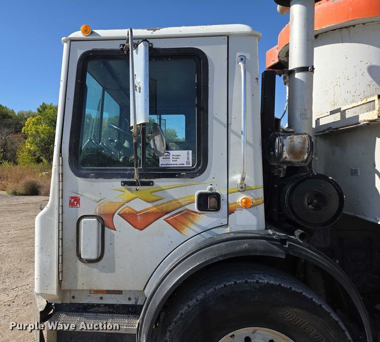 image for item EB1055 2007 Mack MR concrete pump truck