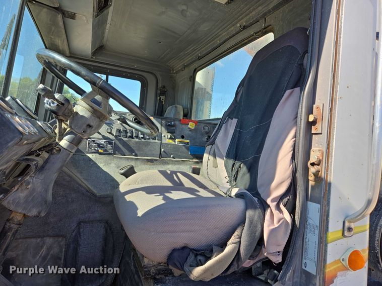 image for item EB1055 2007 Mack MR concrete pump truck