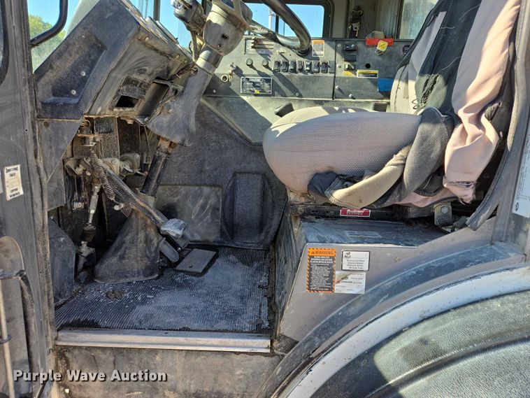 image for item EB1055 2007 Mack MR concrete pump truck