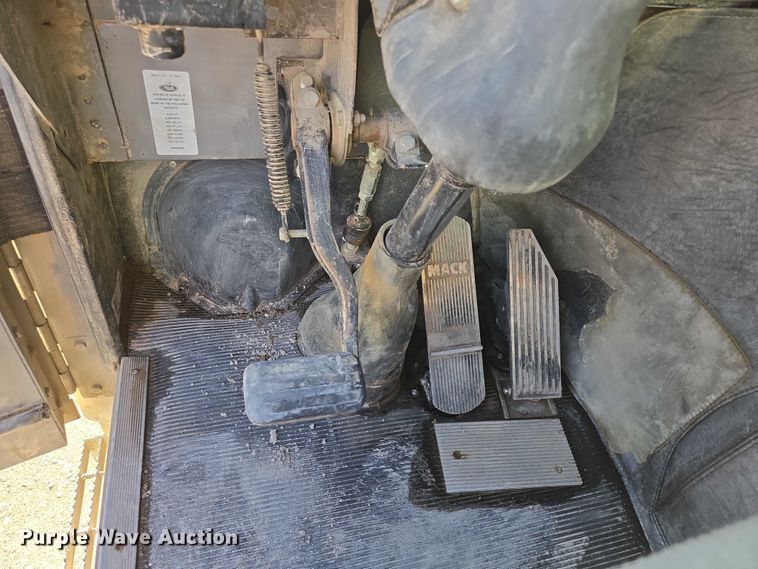 image for item EB1055 2007 Mack MR concrete pump truck