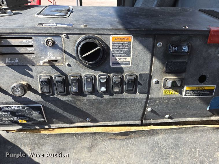 image for item EB1055 2007 Mack MR concrete pump truck