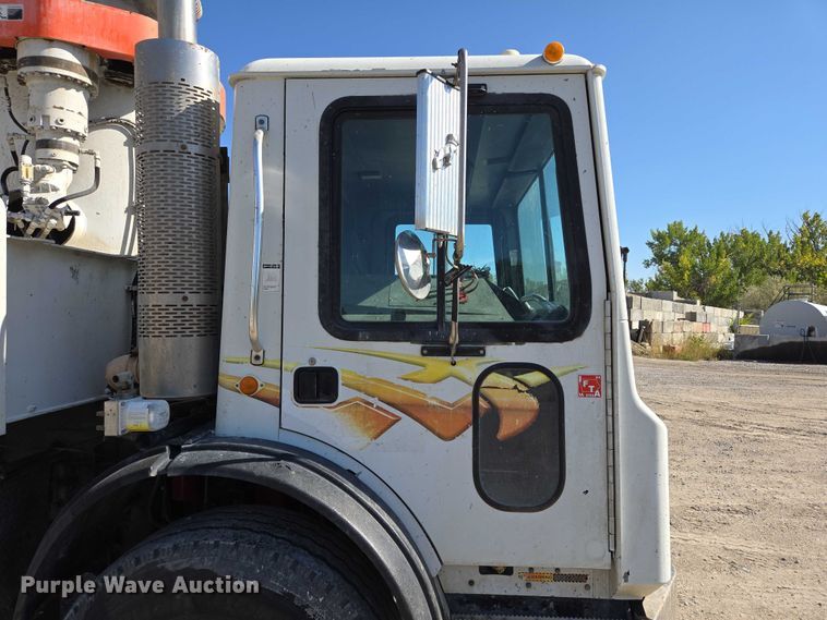 image for item EB1055 2007 Mack MR concrete pump truck