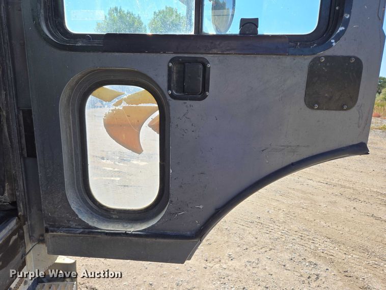 image for item EB1055 2007 Mack MR concrete pump truck