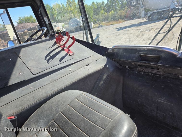 image for item EB1055 2007 Mack MR concrete pump truck