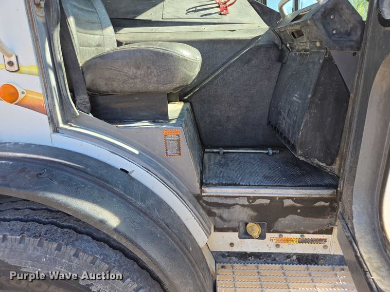 image for item EB1055 2007 Mack MR concrete pump truck