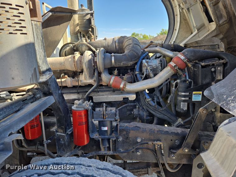 image for item EB1055 2007 Mack MR concrete pump truck