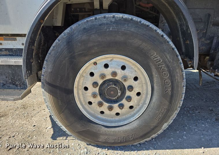 image for item EB1055 2007 Mack MR concrete pump truck