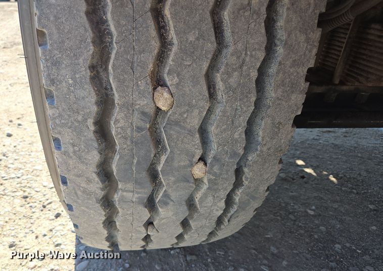 image for item EB1055 2007 Mack MR concrete pump truck