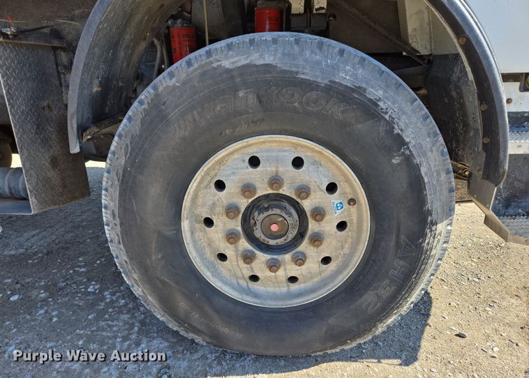 image for item EB1055 2007 Mack MR concrete pump truck