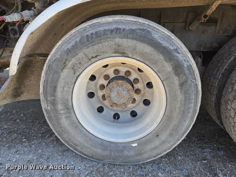 image for item EB1055 2007 Mack MR concrete pump truck