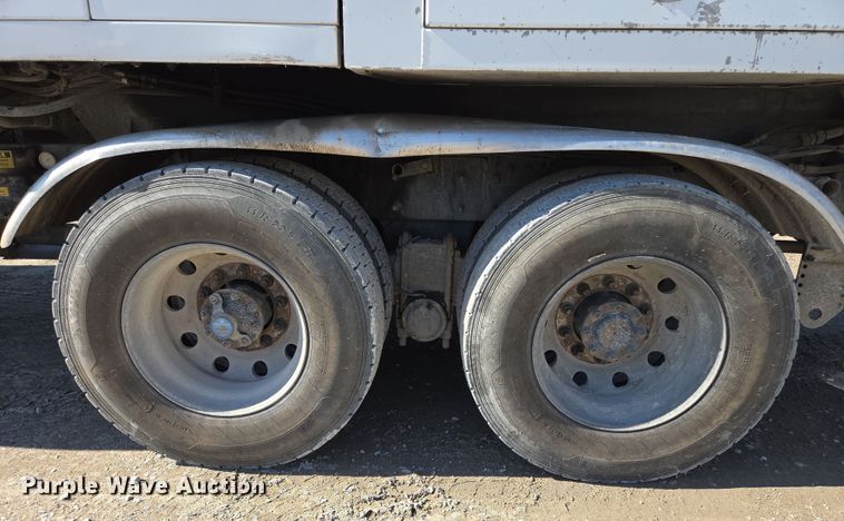 image for item EB1055 2007 Mack MR concrete pump truck