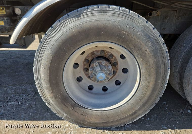 image for item EB1055 2007 Mack MR concrete pump truck