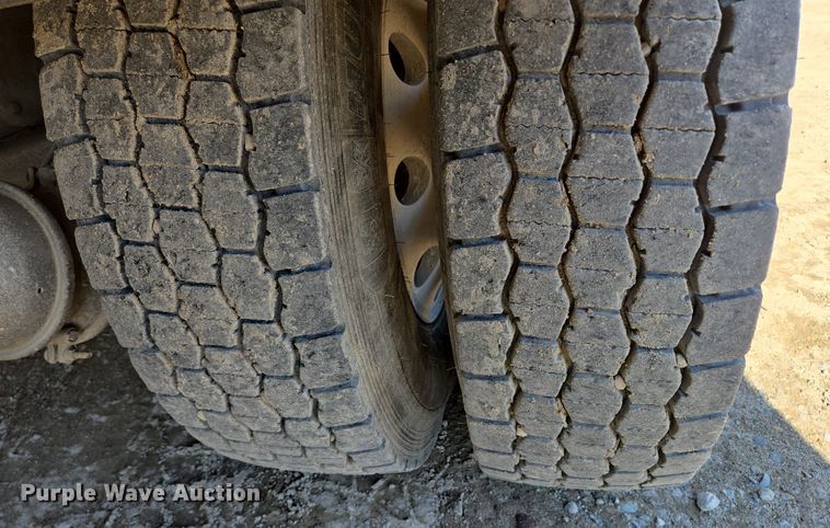 image for item EB1055 2007 Mack MR concrete pump truck