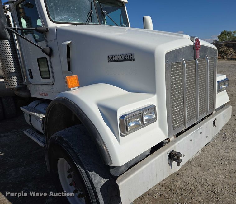 image for item EB1056 2006 Kenworth W900 ready mix truck