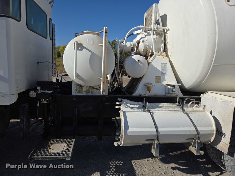 image for item EB1056 2006 Kenworth W900 ready mix truck