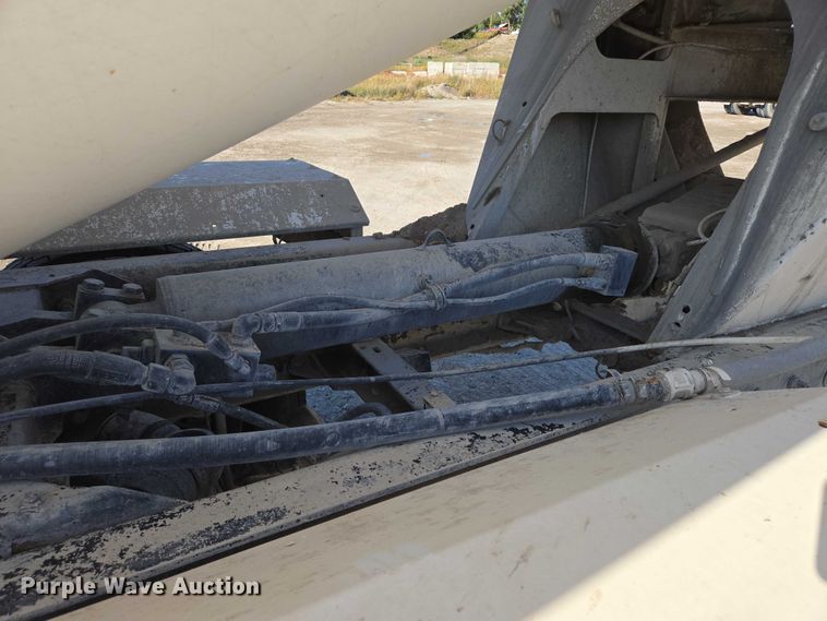 image for item EB1056 2006 Kenworth W900 ready mix truck