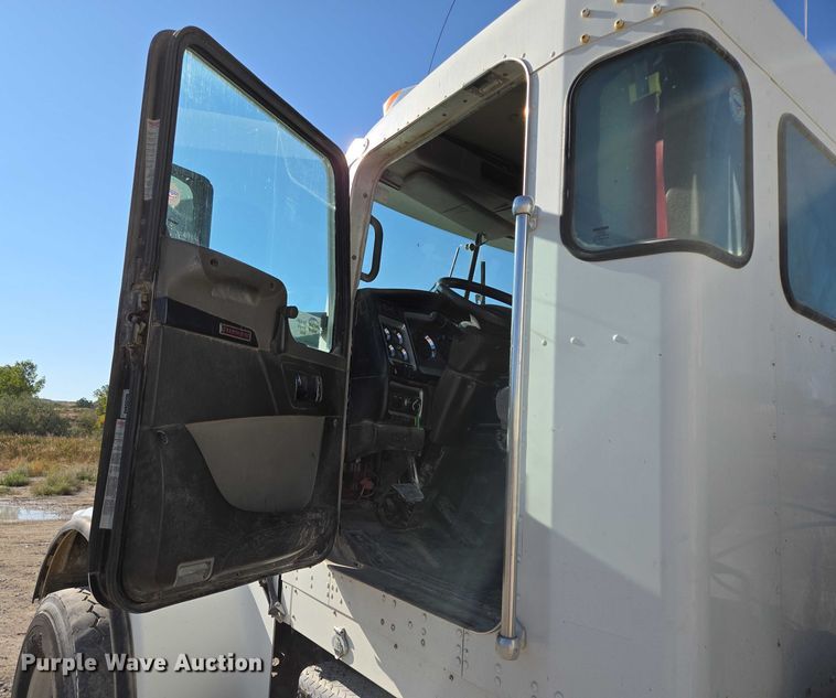 image for item EB1056 2006 Kenworth W900 ready mix truck