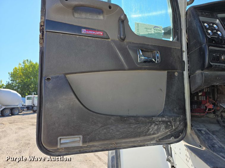 image for item EB1056 2006 Kenworth W900 ready mix truck