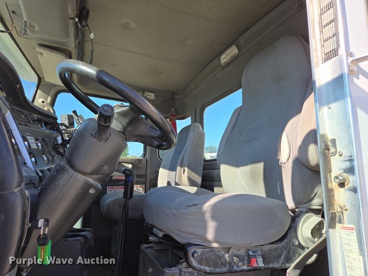 image for item EB1056 2006 Kenworth W900 ready mix truck