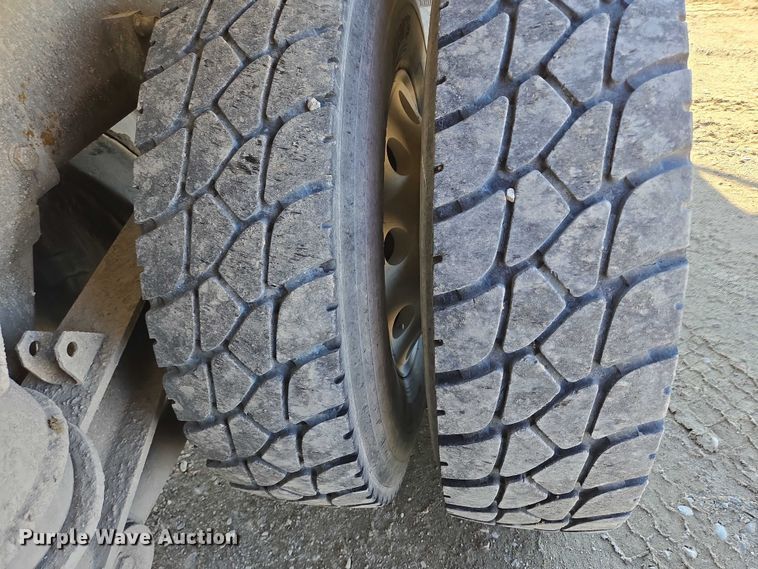 image for item EB1056 2006 Kenworth W900 ready mix truck