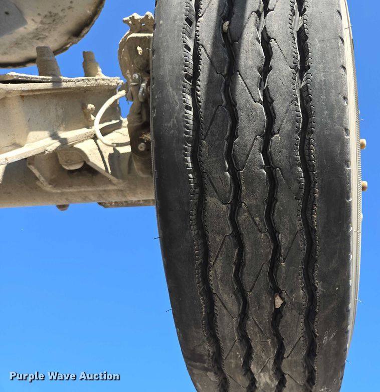 image for item EB1056 2006 Kenworth W900 ready mix truck