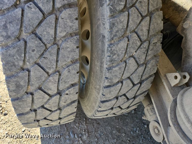 image for item EB1056 2006 Kenworth W900 ready mix truck