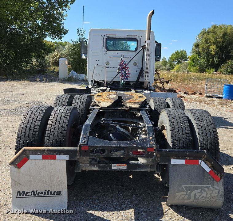 image for item EB1057 2015 Volvo VNL semi truck