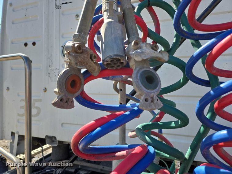 image for item EB1057 2015 Volvo VNL semi truck