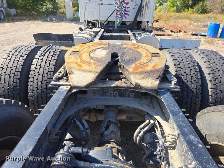 image for item EB1057 2015 Volvo VNL semi truck