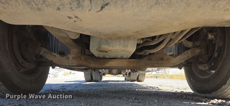 image for item EB1057 2015 Volvo VNL semi truck