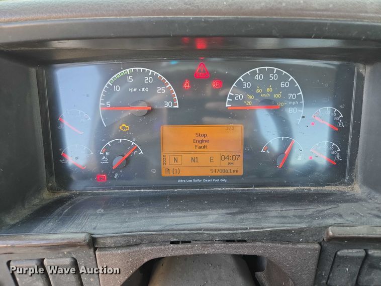 image for item EB1057 2015 Volvo VNL semi truck