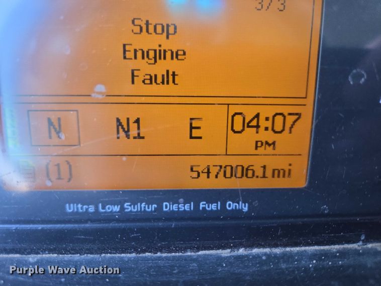 image for item EB1057 2015 Volvo VNL semi truck